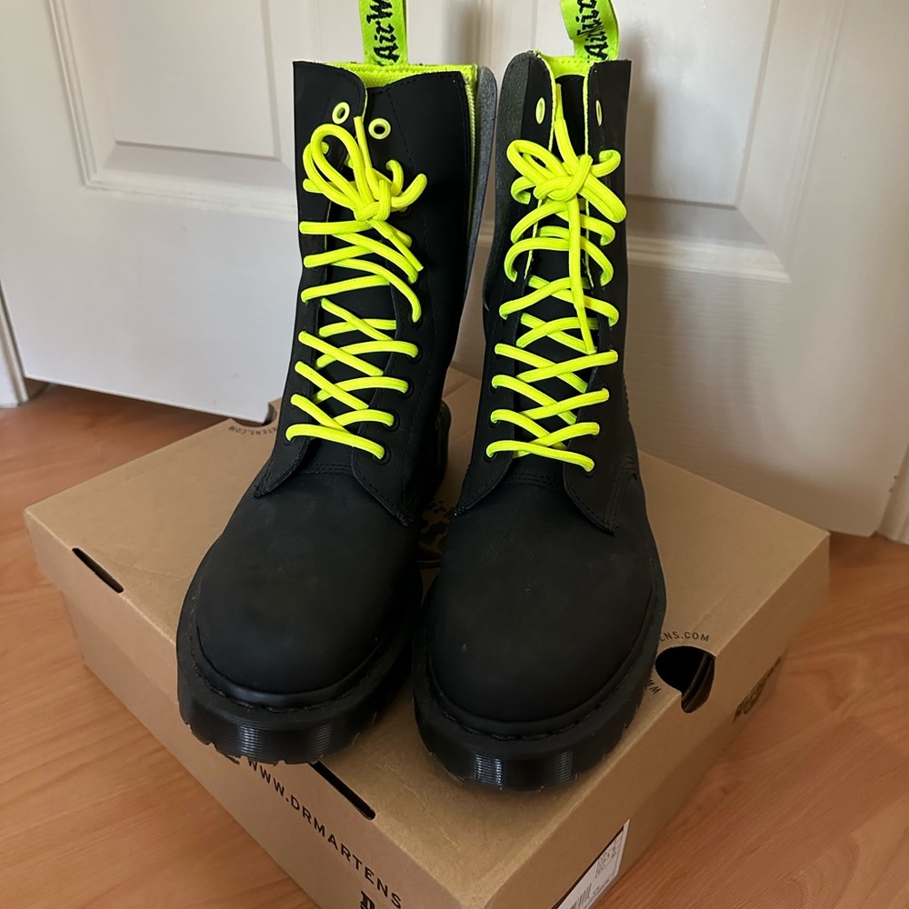 doc martens 1490 alt black